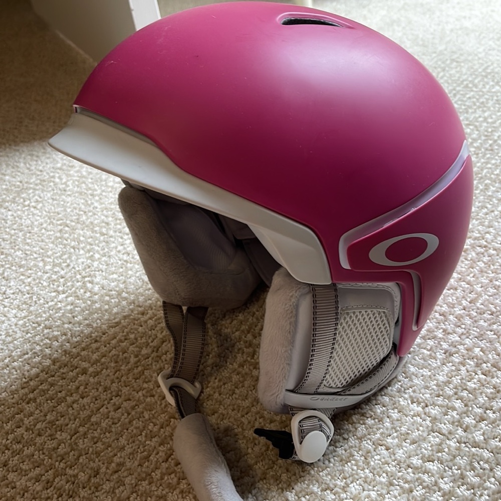 Pink Oakley helmet size L